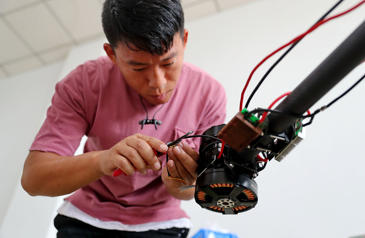 公司员工构成：77人，生产22人，质量19人，研发12人