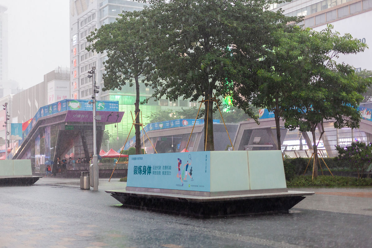 华南地区锋面活动频繁吗