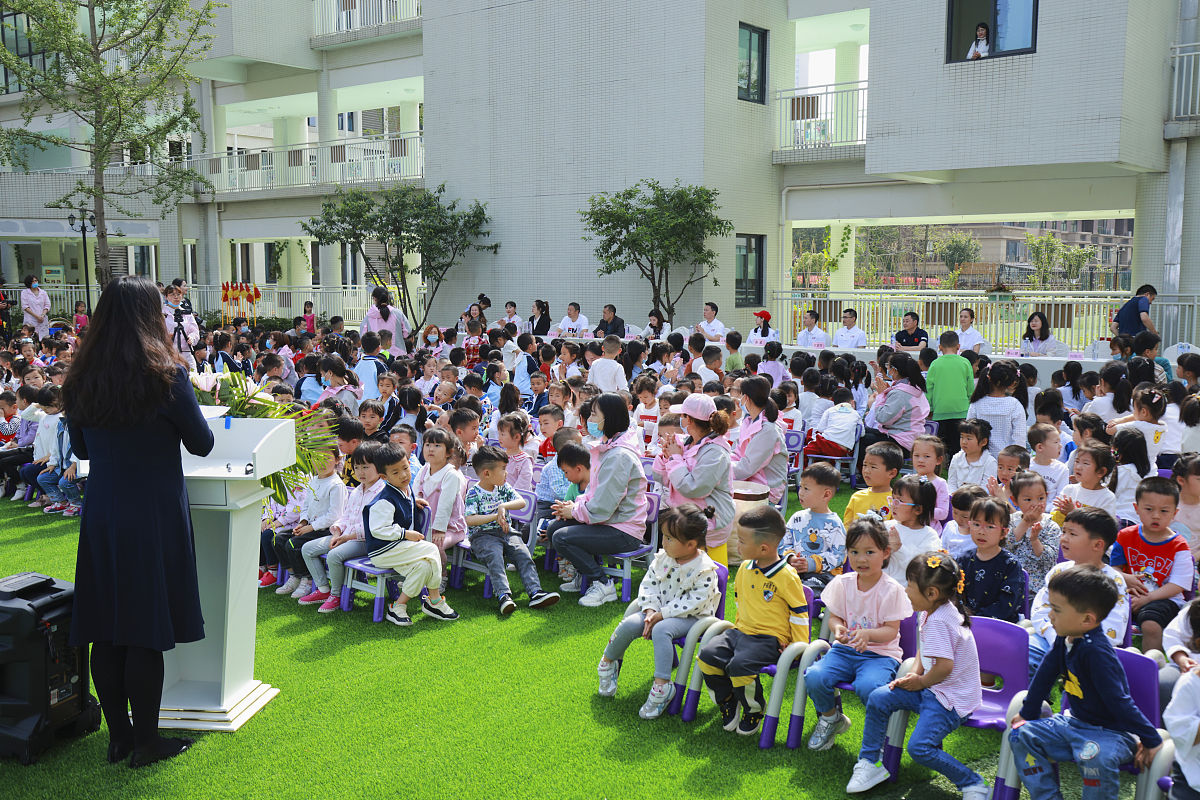 2021年5月6日,四川成都,2021全国体操锦标赛,体操冠军进校园活动举行.