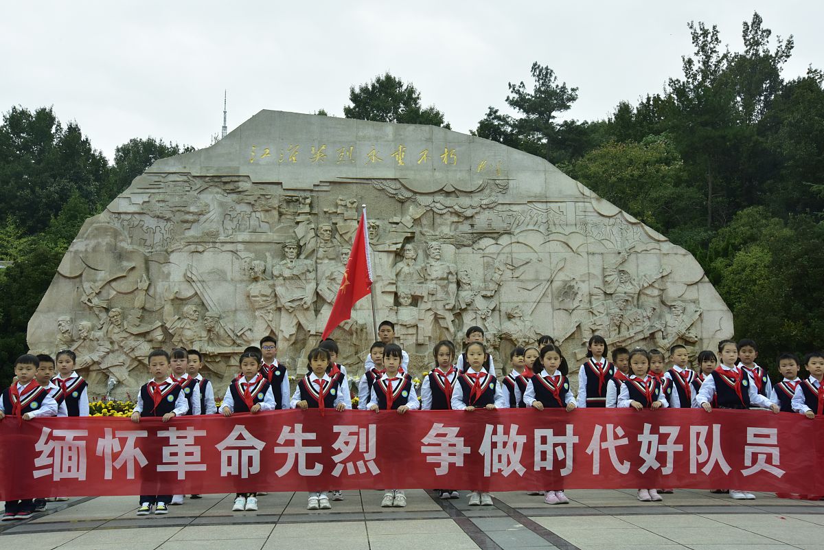 缅怀先烈，铭记历史，传承爱国精神的目的