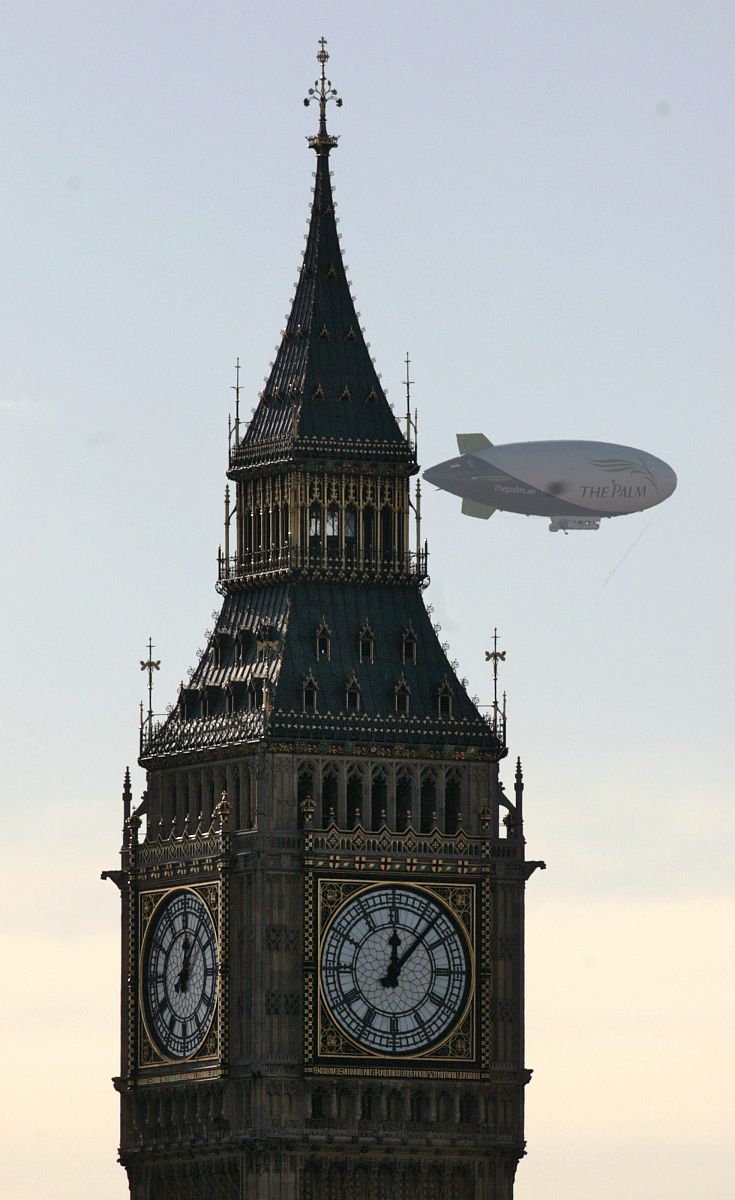 ㎎eff moore/maxppp ; londres 09/11/06 ; blimp over london - the 