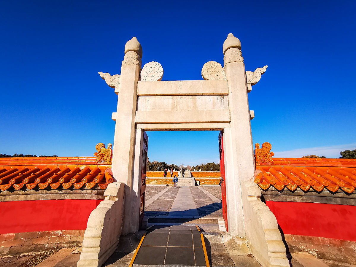 地坛：生命之歌，探寻生命的真谛 - 2000字感悟