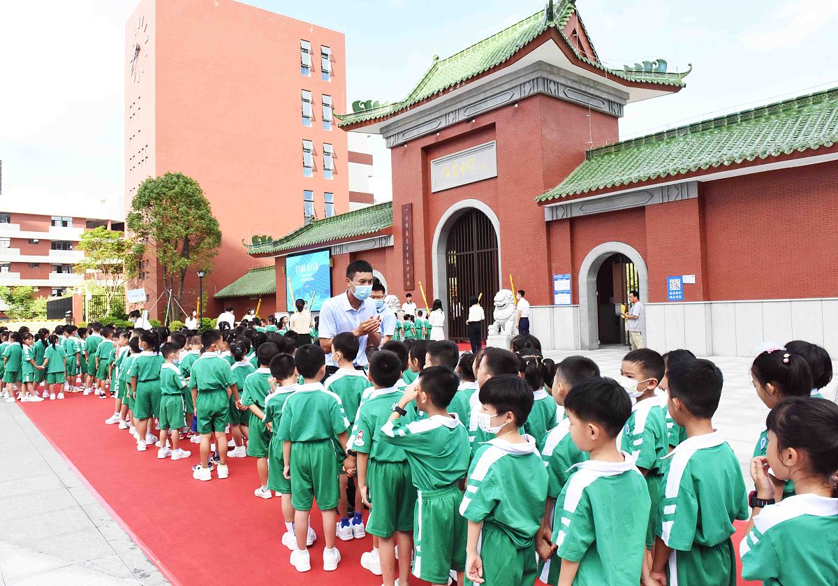 2021年9月1日,广州市执信中学南沙学校迎来开学.