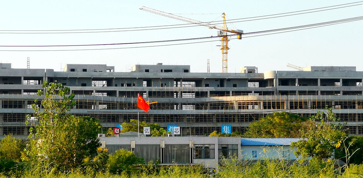 南通理工学院强能楼北面空地改造：问题发现与解决方案