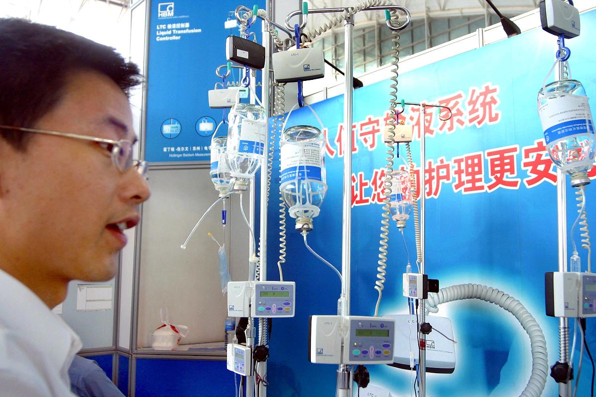 开放式吸痰后冲洗管道方法