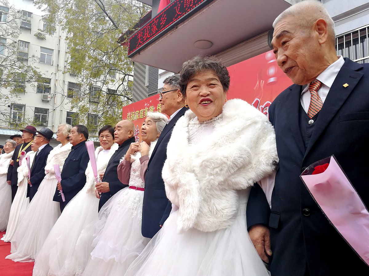 请用家人们无语死了大事件下头给我讲一个故事