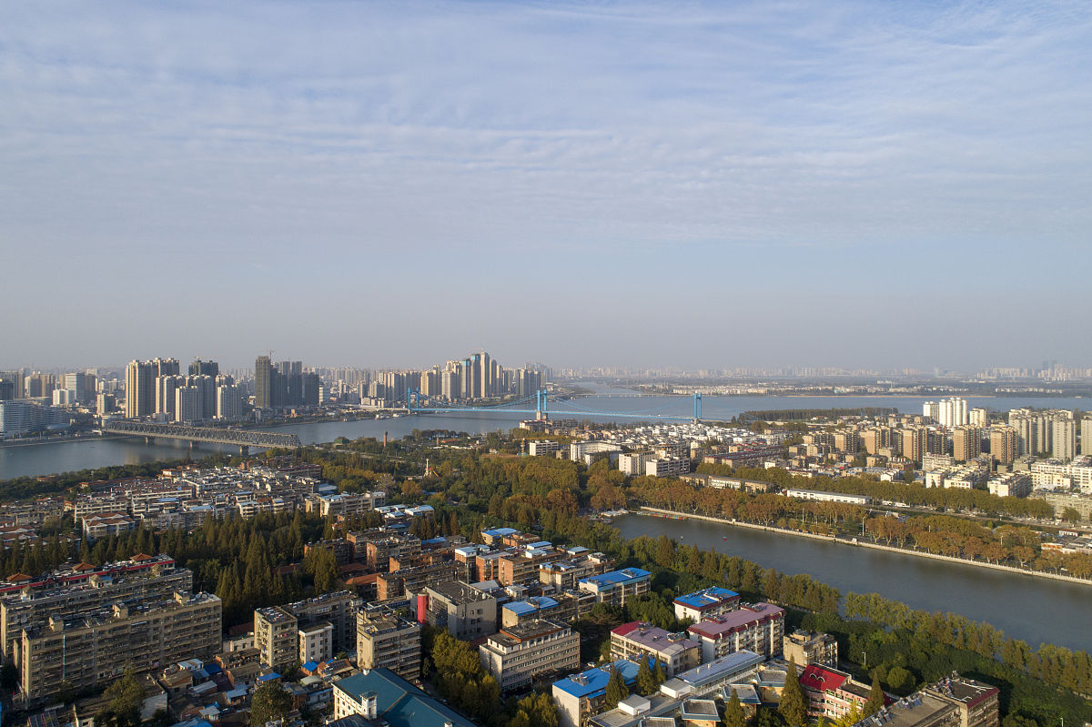 2020年11月4日,湖北省襄阳市,航拍襄阳古城城市风光.