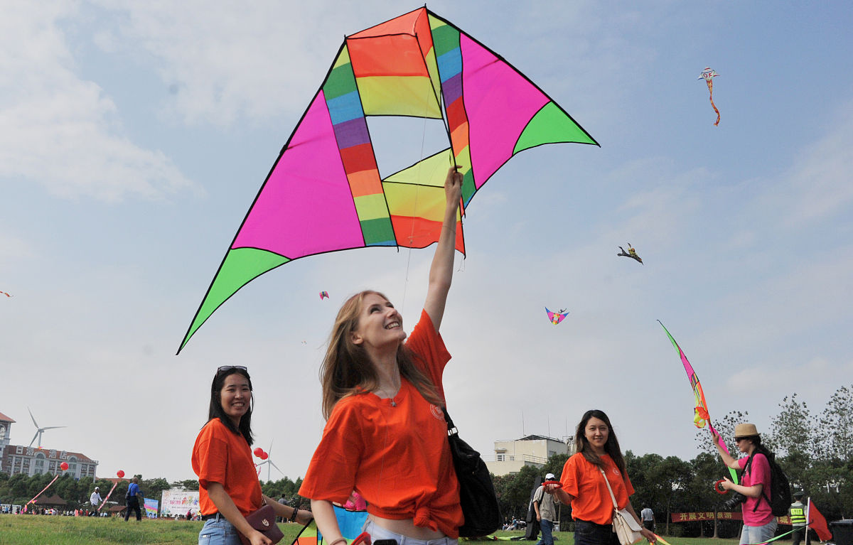 2015年9月28日,上海,第18届旅游风筝会在奉贤海湾旅游区举行.