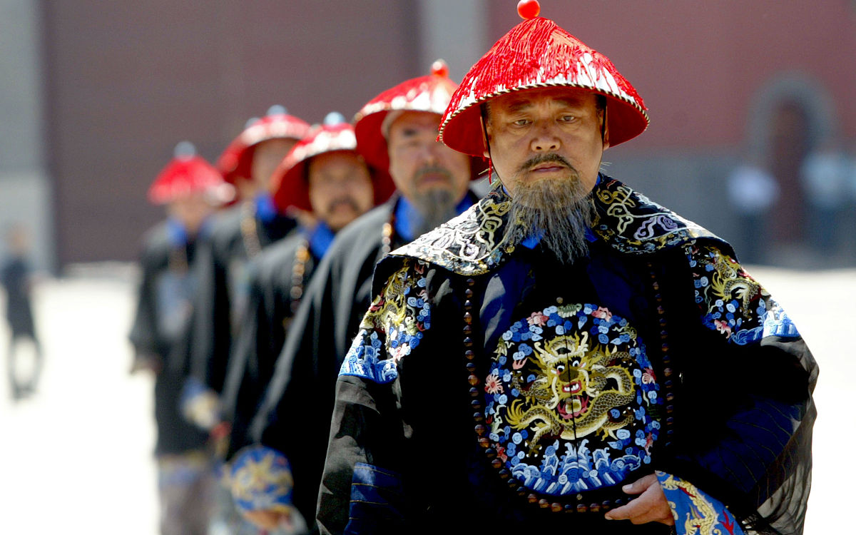 和珅和纪晓岚同朝为官吗？