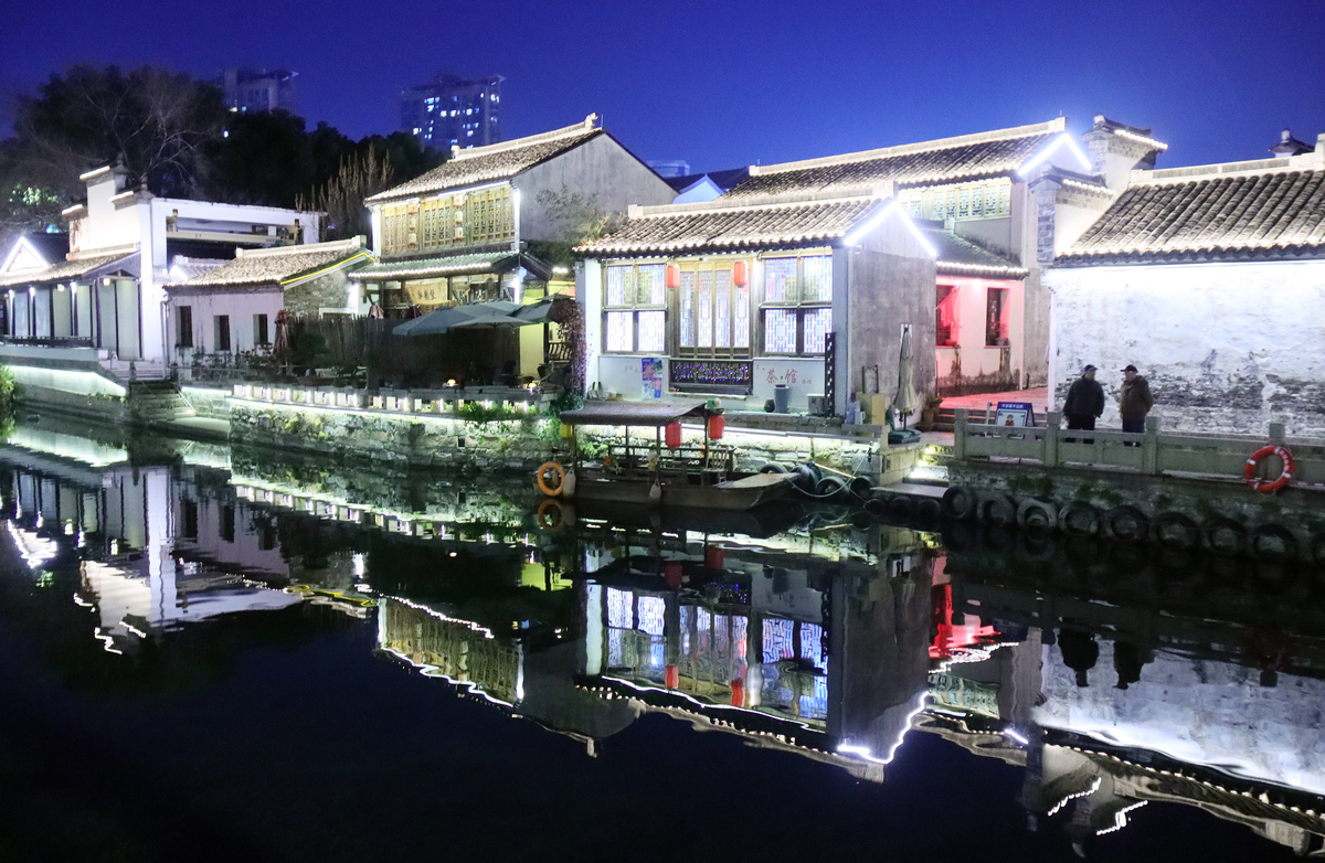 2026年1月14日,江苏常州,游客在青果巷历史文化街区