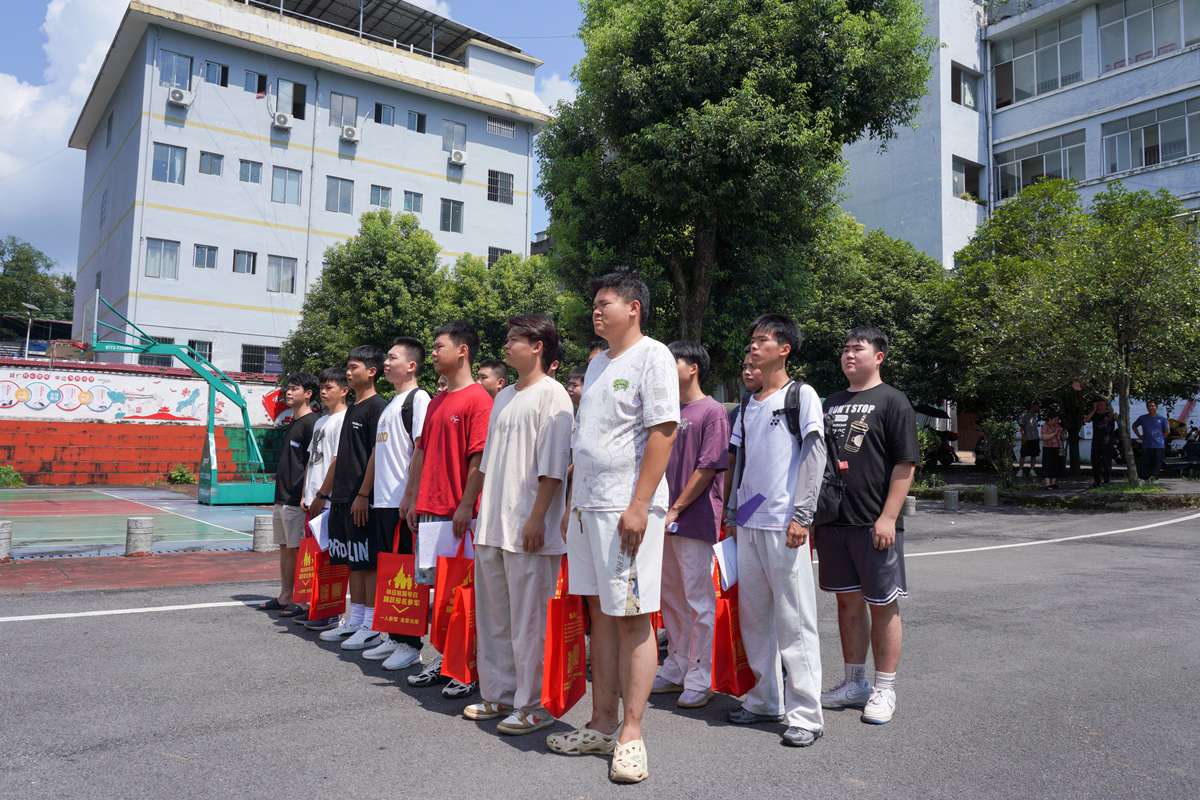 阆中旅游学校广告设计与制作有3+2五年制大专吗