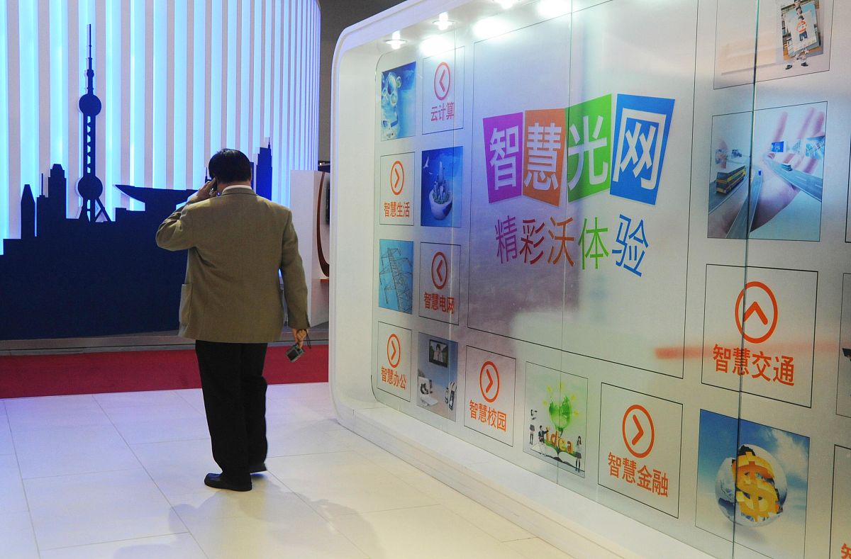 造贝社区举行青年创力营活动请写一些放在立牌上的欢迎文案欢迎到场的社区领导、企业家和参与活动的青年