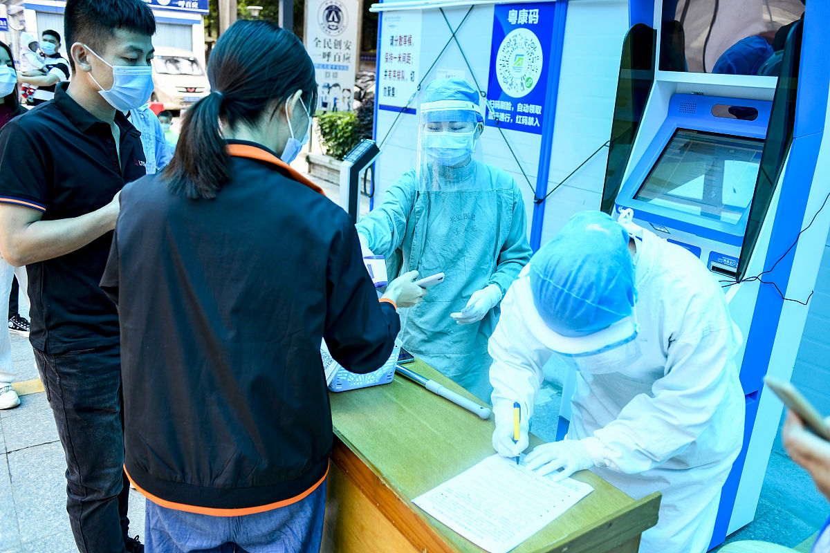 实习医生发现三年肺纤维化之谜：新冠病毒长期感染无症状