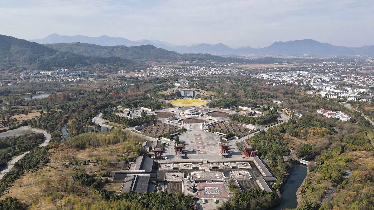 五一祈福九华山：感受佛菩萨的慈悲与智慧