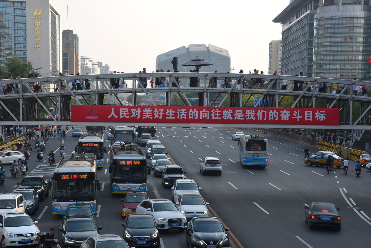 边疆小村的热爱与梦想：央视纪录片风格文案