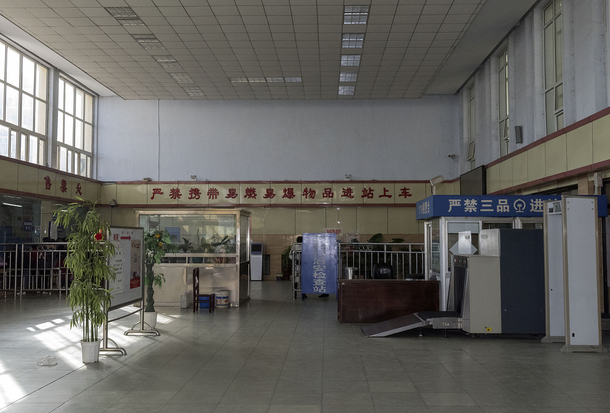 成都市卫生学校封闭式管理：利弊分析及未来趋势
