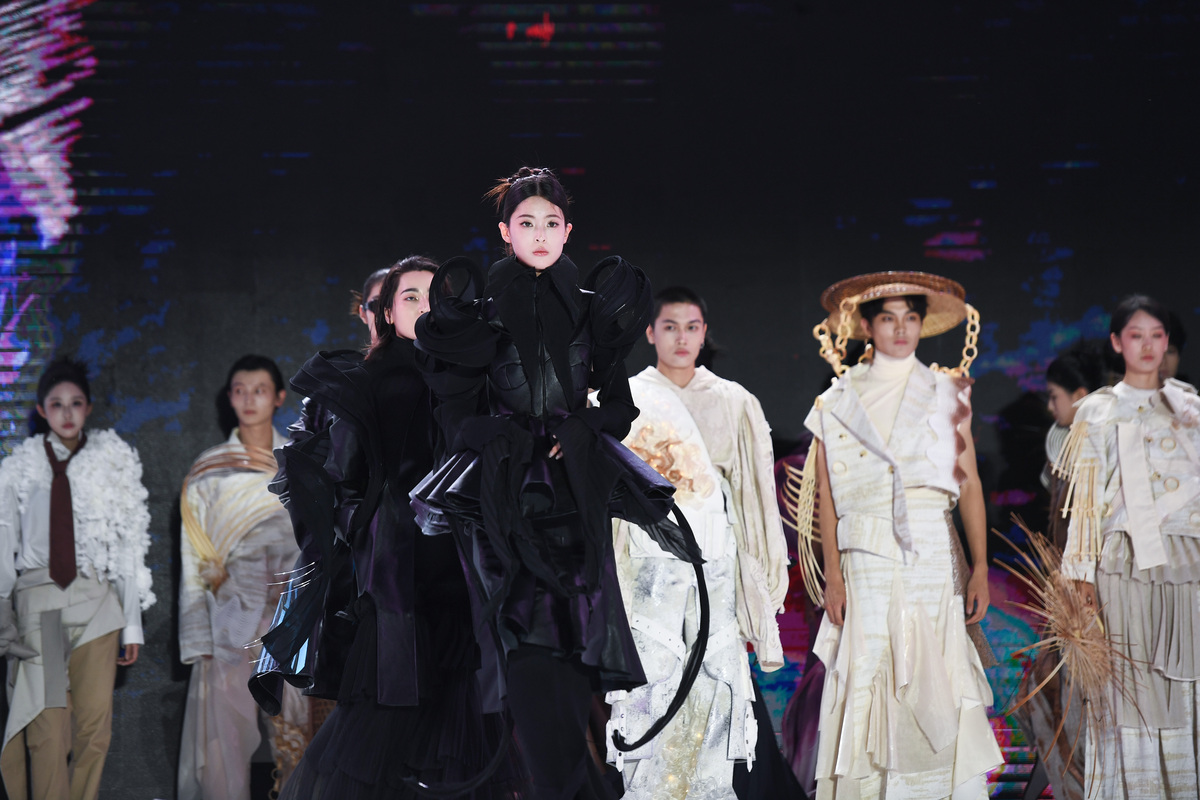 服装设计与表演就业前景：机遇与挑战并存