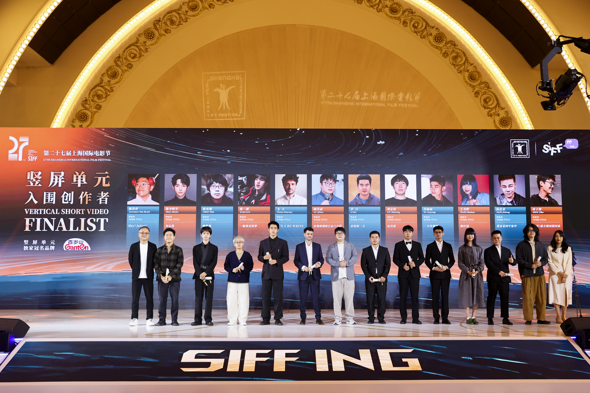 中照协代表出席祝张士新媒体精英颁奖典礼,感谢灯具行业杰出贡献者 中照协代表出席祝张士新媒体精英颁奖典礼,感谢灯具行业杰出贡献者