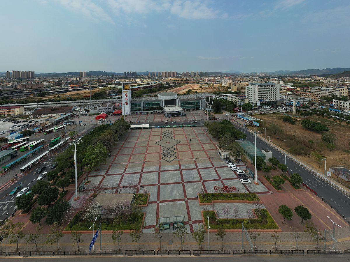 请不少于750汉字的博客文章语言要幽默口语化。主题是：惠州火车站是哪个站 惠州有几个火车站和高铁站