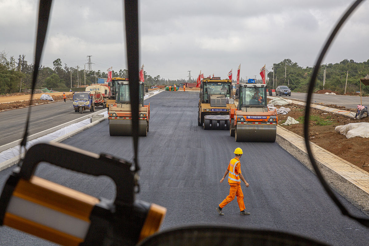 公路工程竣工验收分为静态验收、动态验收、初步验收、安全评估和正式验收等五个阶段对吗？