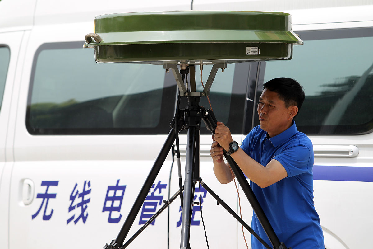 民用航空器通信干扰预警及定位系统：自主研发，保障飞行安全