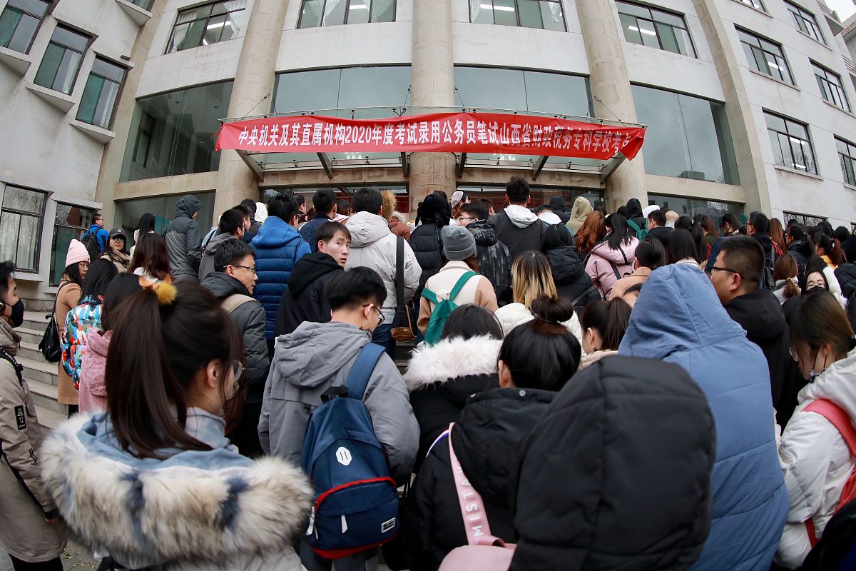 成都卫校会关注毕业生的就业情况吗