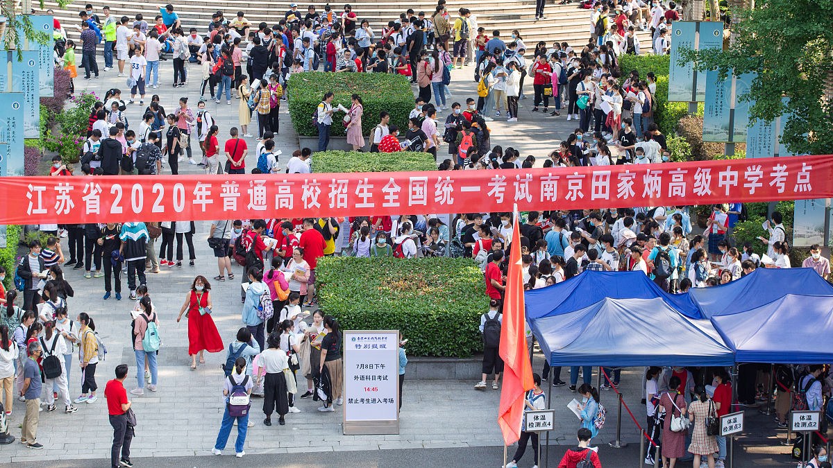 武汉东新电子技工学校学生可以参加学校社团吗？