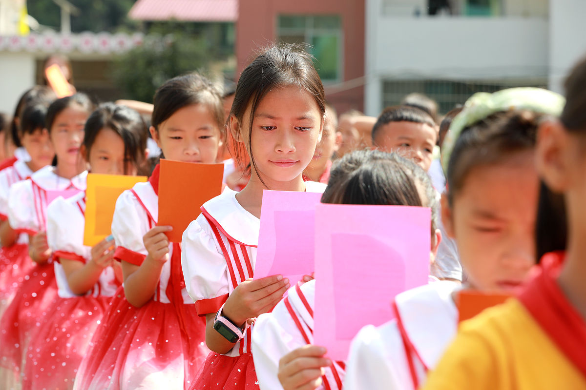 诗朗诵《谢谢您亲爱的老师》