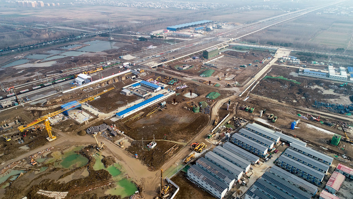 请提炼下一段话不同级别的标题  一坚持规划引领全面落实上位规划要求。  作为新总规之后第一个批复的专项规划《北京物流专项规划》提出北京打造3+1城市物流节点网络体系大孙各庄镇定位为专业类的二级节点智能化、技术化装备为主的新型物流中心鼓励高端物流企业集聚发展引入专业化设备打造智慧、高效的物流产业集群。  在市政府批准的《顺义分区规划国土空间规划2017—2035年》以下简称分区规划中大孙各庄镇功能定