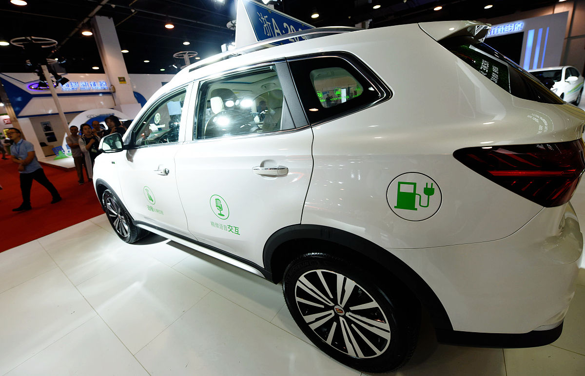 畅游自然，感受绿色能源：比亚迪汽车助力自驾游探索美妙旅程