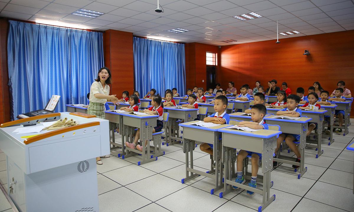 四川南充师范学校：办学性质、特色及成果