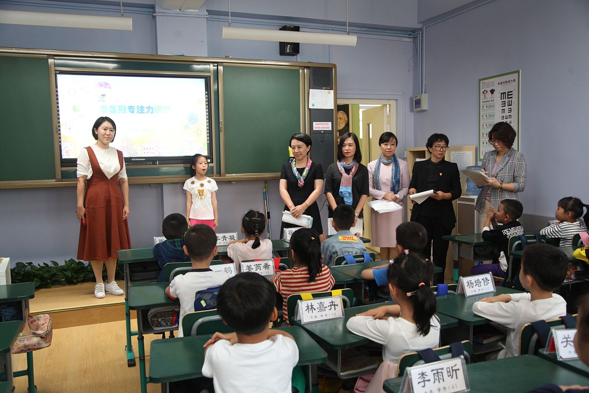 小学英语教师的课堂教学实践经验教育总结800字中文版