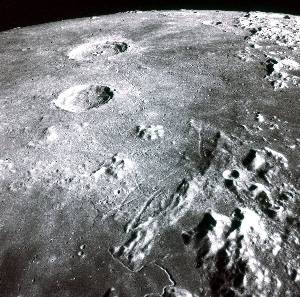 阿姆斯特朗登月后拉屎会怎样？月球上的屎会去哪？