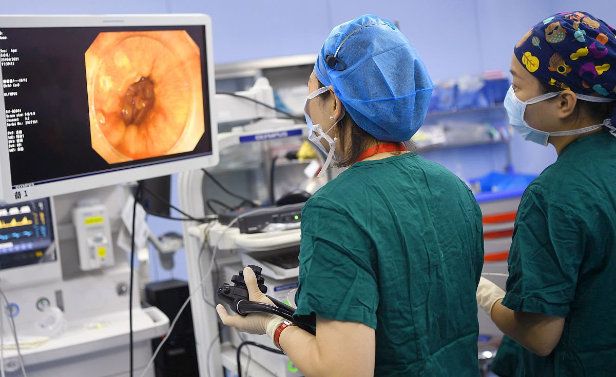 改写：如果KIRC能在很早的阶段被检测到它有可能通过手术切除治愈而且复发率不是很高。但目前还没有针对晚期KIRC的治疗方法只有舒尼替尼被广泛批准4即使进行了系统治疗预后仍然很差5。