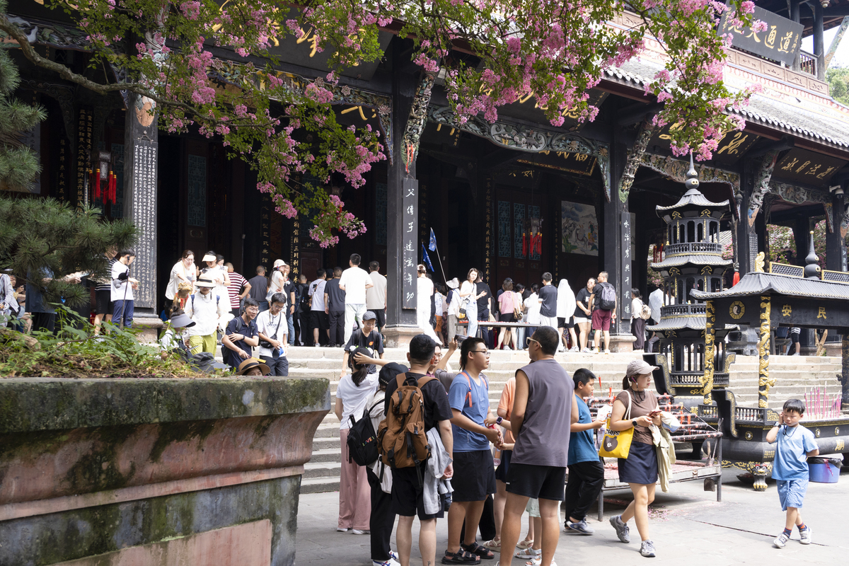 成都必打卡5个景点：古街、历史、萌宠、美食、仙境