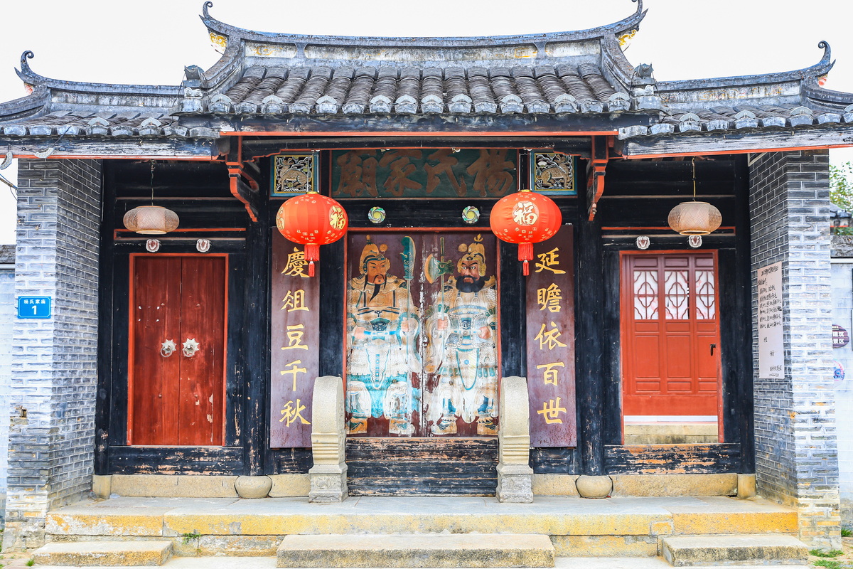 想写宗祠大门对联宗祠门前有条小河长年有水流。以此写一个上联以宗字开头下联以祀字开头的12字对联