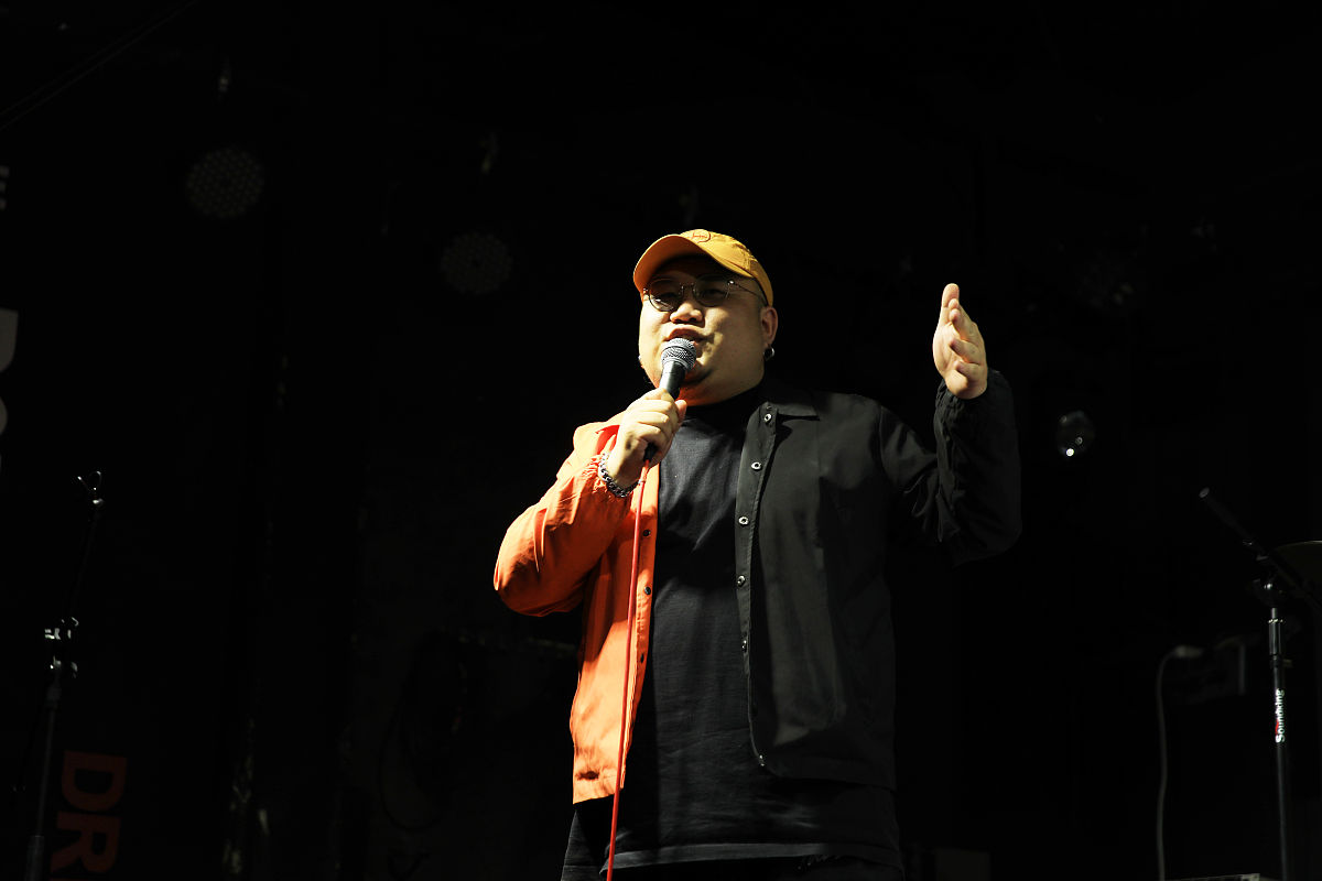 2022年3月18日,由脱口秀艺人徐李志鹏(艺名小溪塔鹏哥)执导,主演,知名