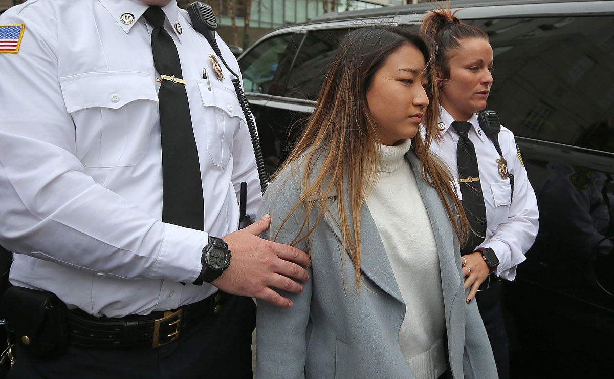 女生明确说了要男生主动找她男生却说不能你主动找我嘛男生是不是很直男？
