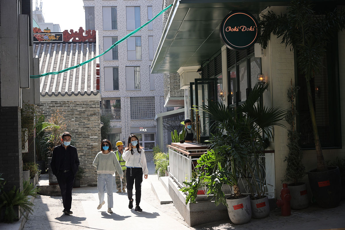 南锣鼓巷与底特律城市更新中的社区参与：比较案例研究