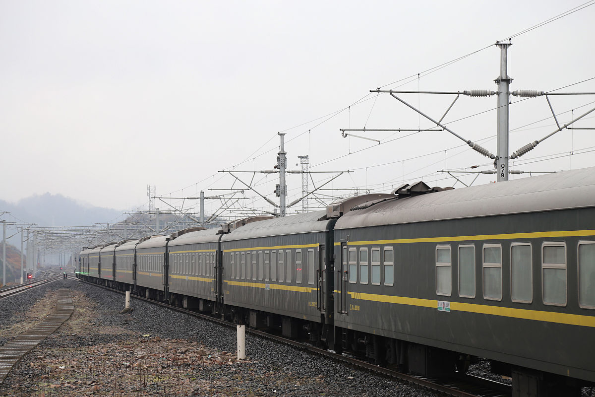 中国绿皮火车：经济、文化与环境价值探析