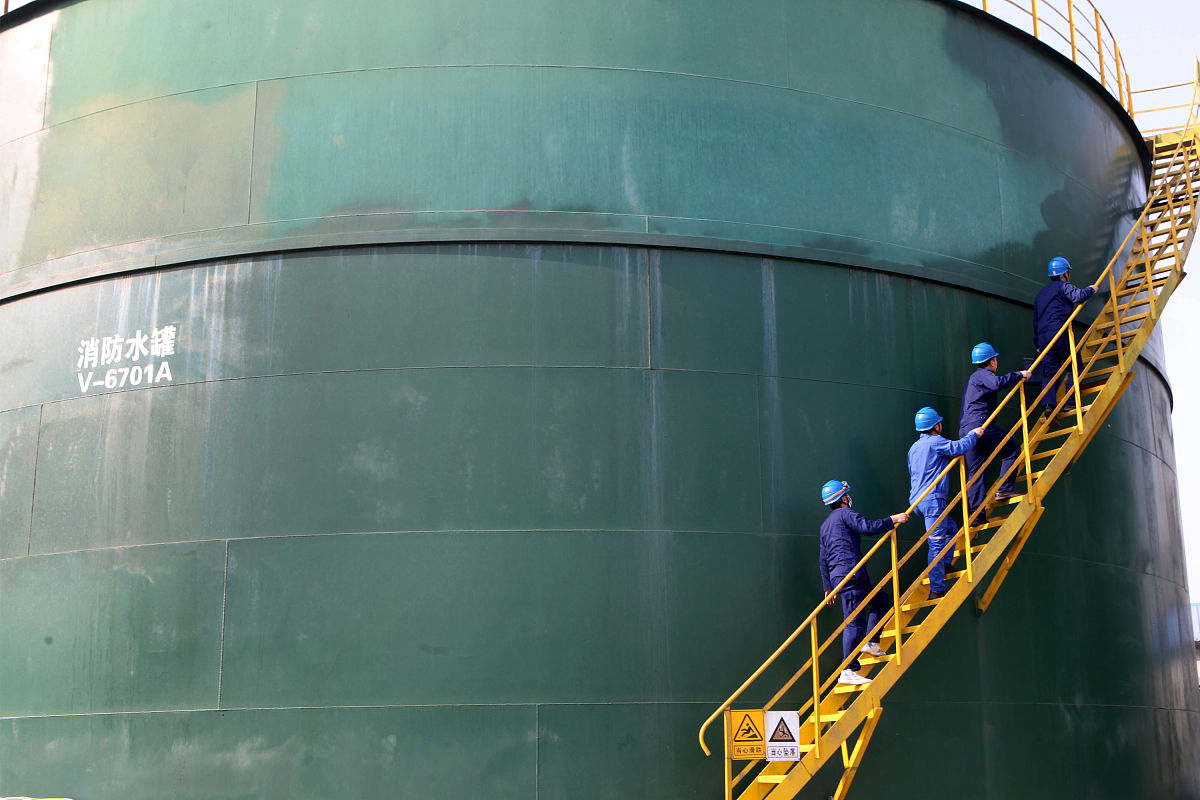 请翻译我们未在筒仓内发现进水痕迹