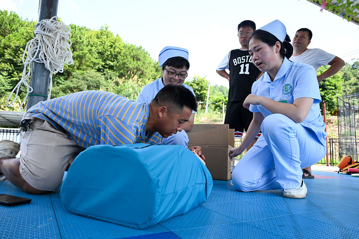 human 写一篇关于开展 同上一堂国家安全教育课 活动的总结。大约500字;