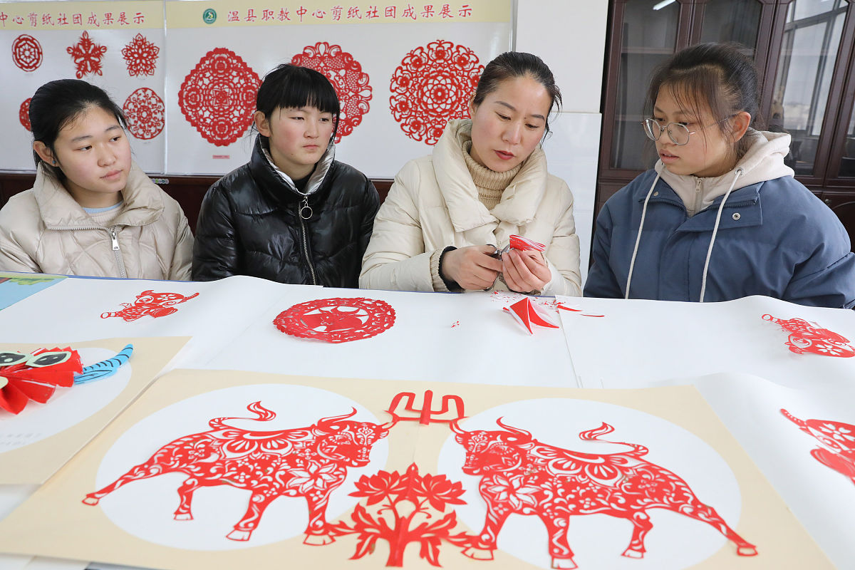 行唐县职教中心2022年招生简章：电子商务、人力资源管理、旅游管理、机械制造等热门专业