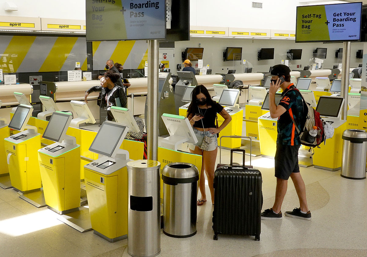 云南昆明工业学校航空空乘专业招生简章 | 2022年报名指南