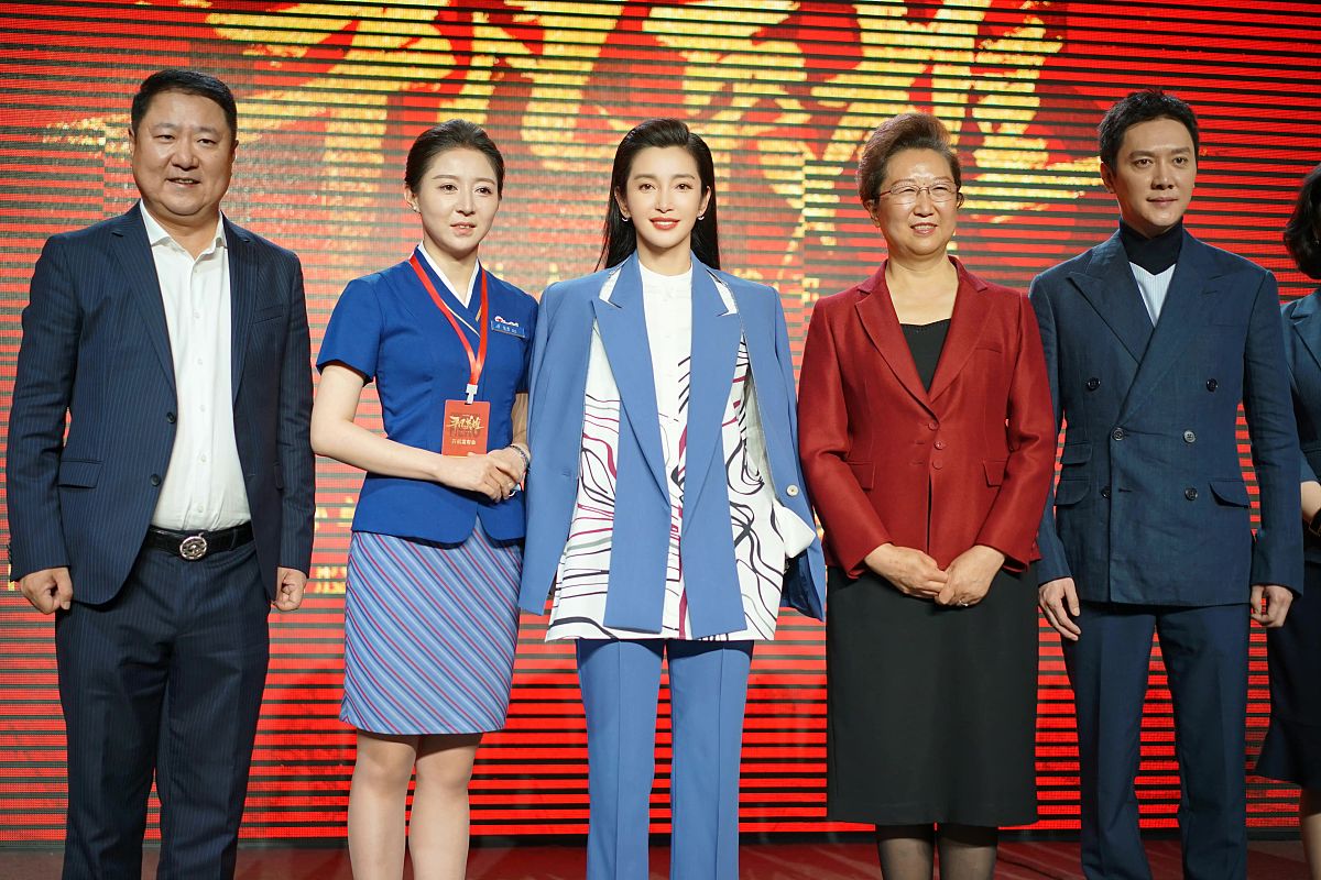 我们身边的英雄：探索平凡中的伟大