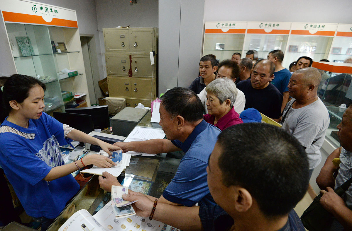 医院为什么折农商银行为么要折学校为什么要折这是厂减轻农民负担吗？农民到两河办事来回车弗3o多元有时候还办不了？帮我用200字详细描述