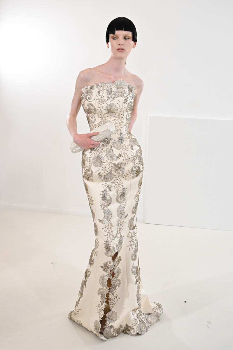 惊艳！蕾丝长款晚礼服，优雅浪漫，尽显魅力