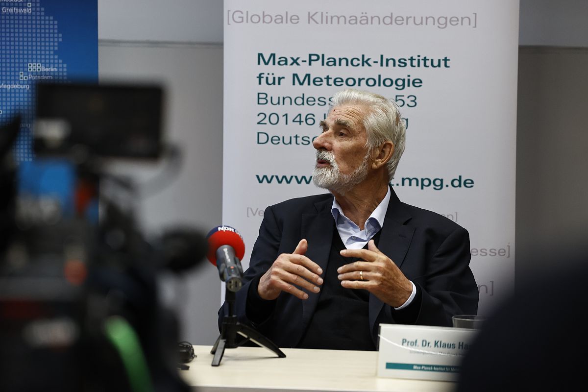 IEEE Journal of Oceanic Engineering 主编 - Dr. Antonio Pascoal