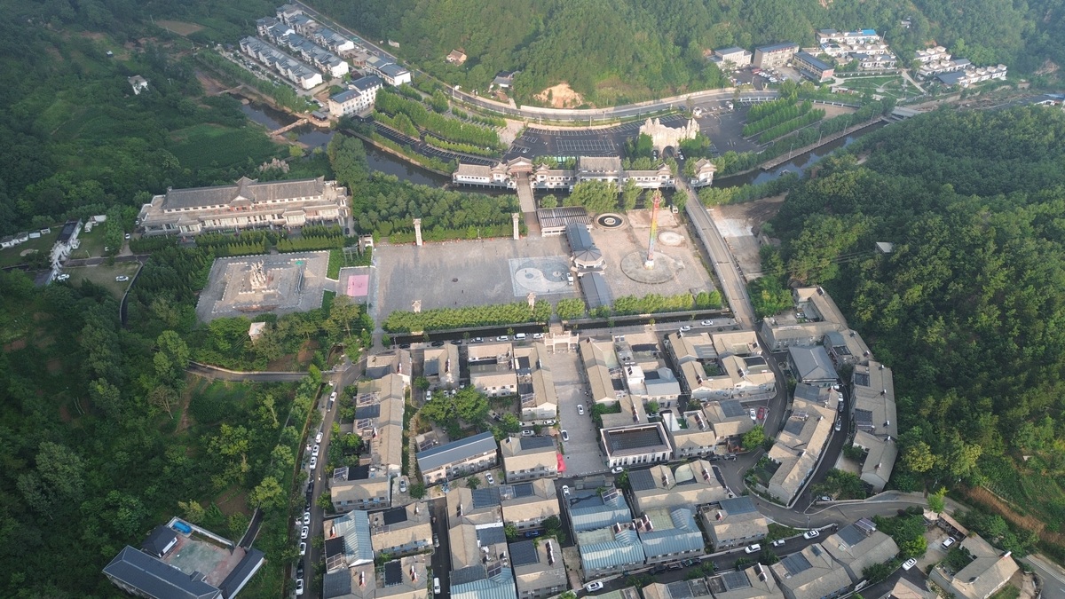 【旅游规划】XX县旅游资源丰富，如何打造特色旅游路线？