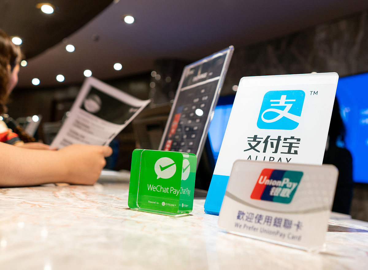 2019年7月25日,上海,支付宝,微信,银联等中国品牌的移动支付.